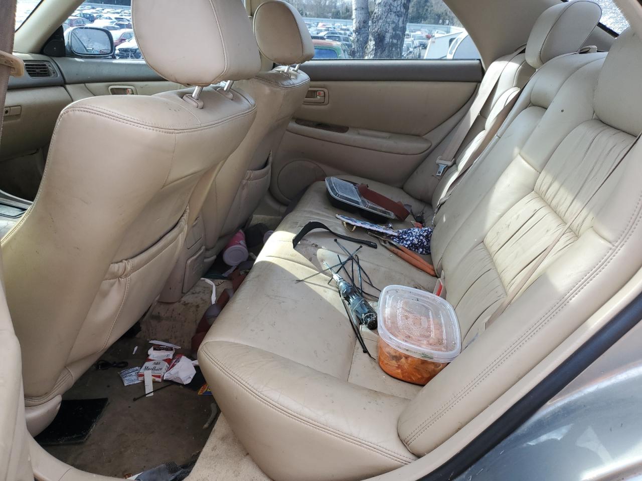 2001 Lexus ES - Image 11