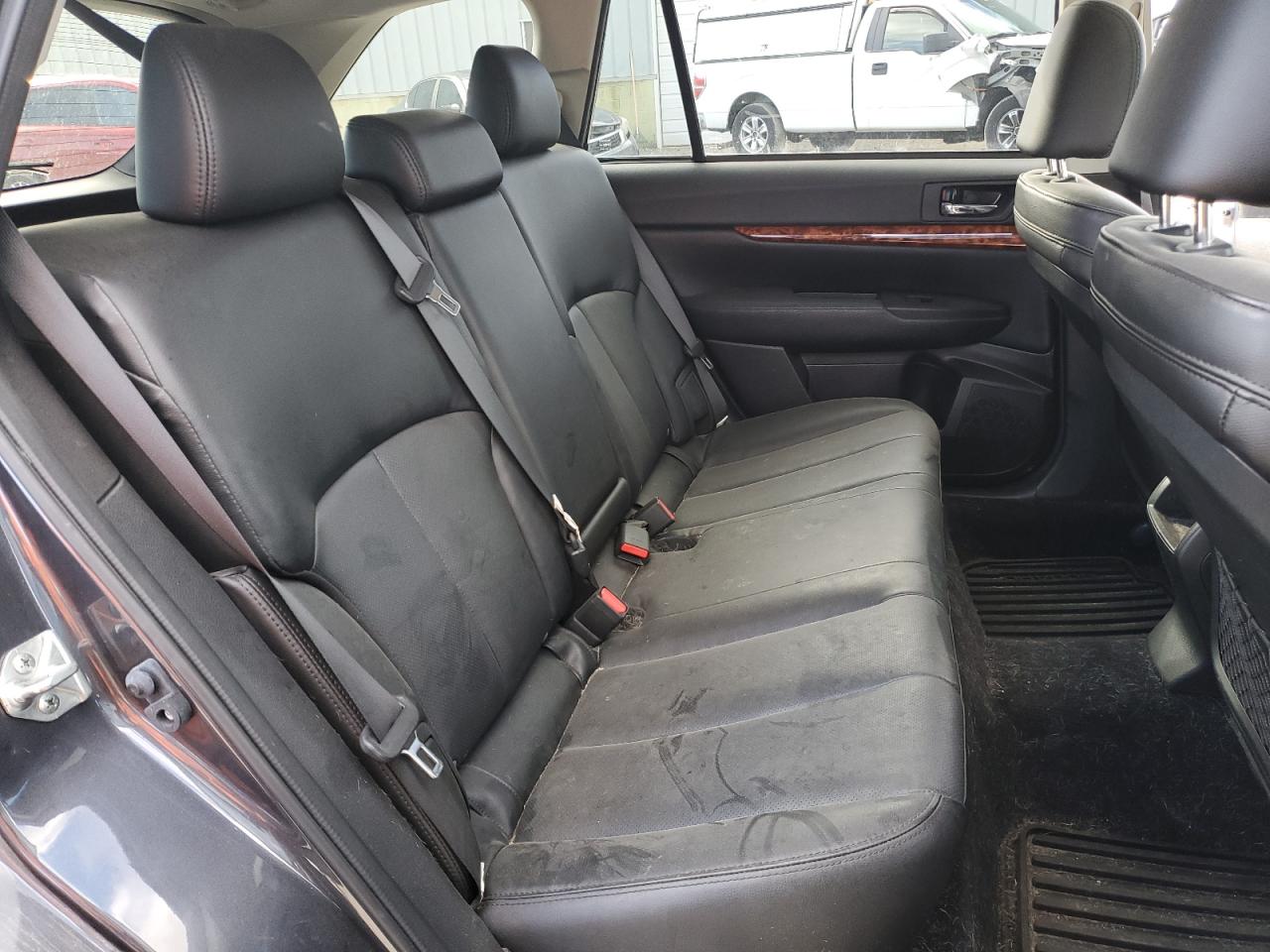 2011 Subaru Outback - Image 10