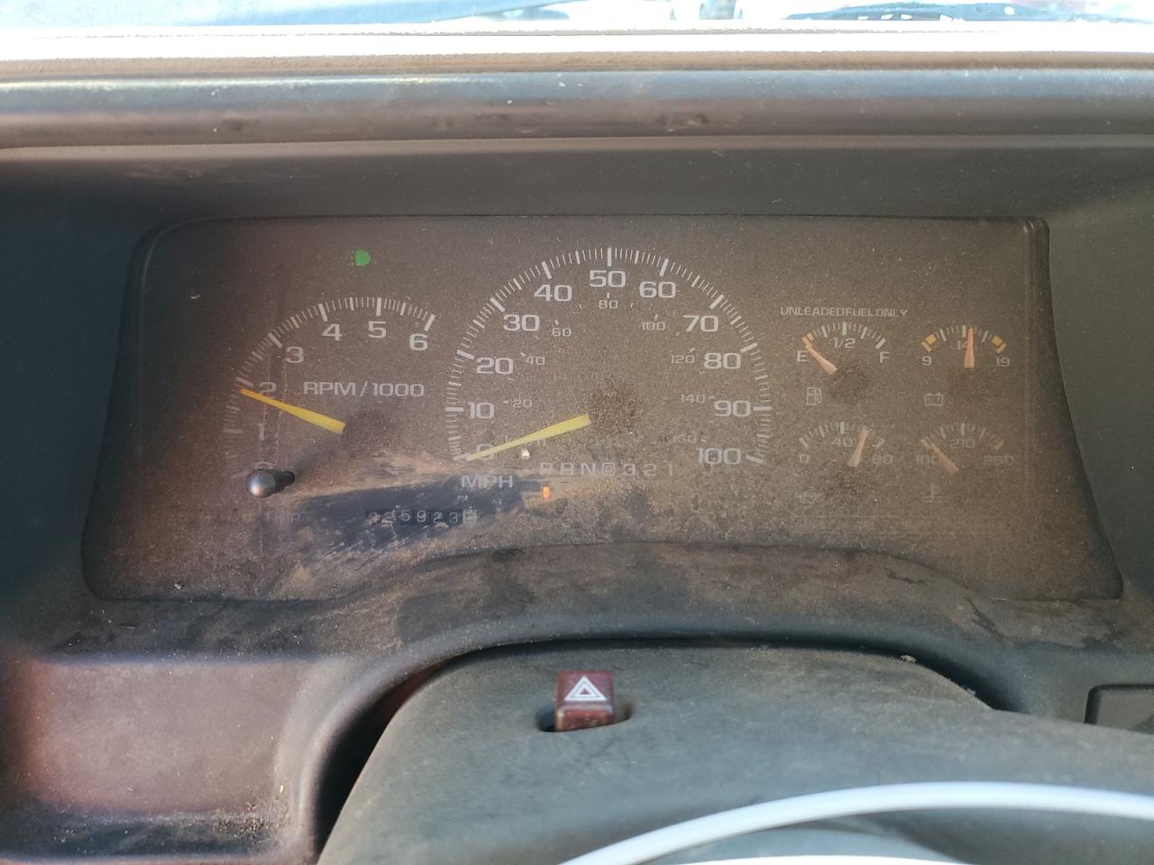 1998 Chevrolet GMT-400 - Image 9