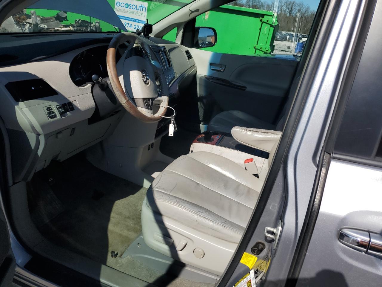 2012 Toyota Sienna - Image 7