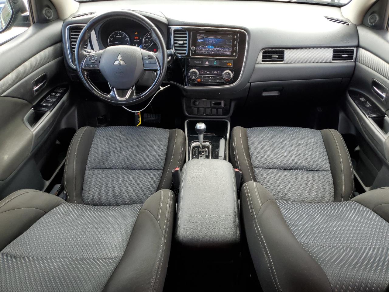 2017 Mitsubishi Outlander - Image 8