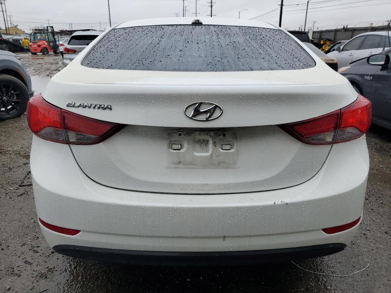 2016 Hyundai Elantra - Image 6