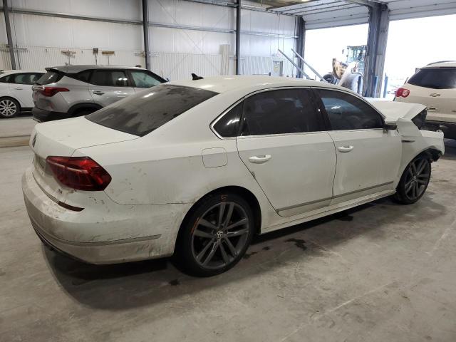 VOLKSWAGEN PASSAT 2017 Белы