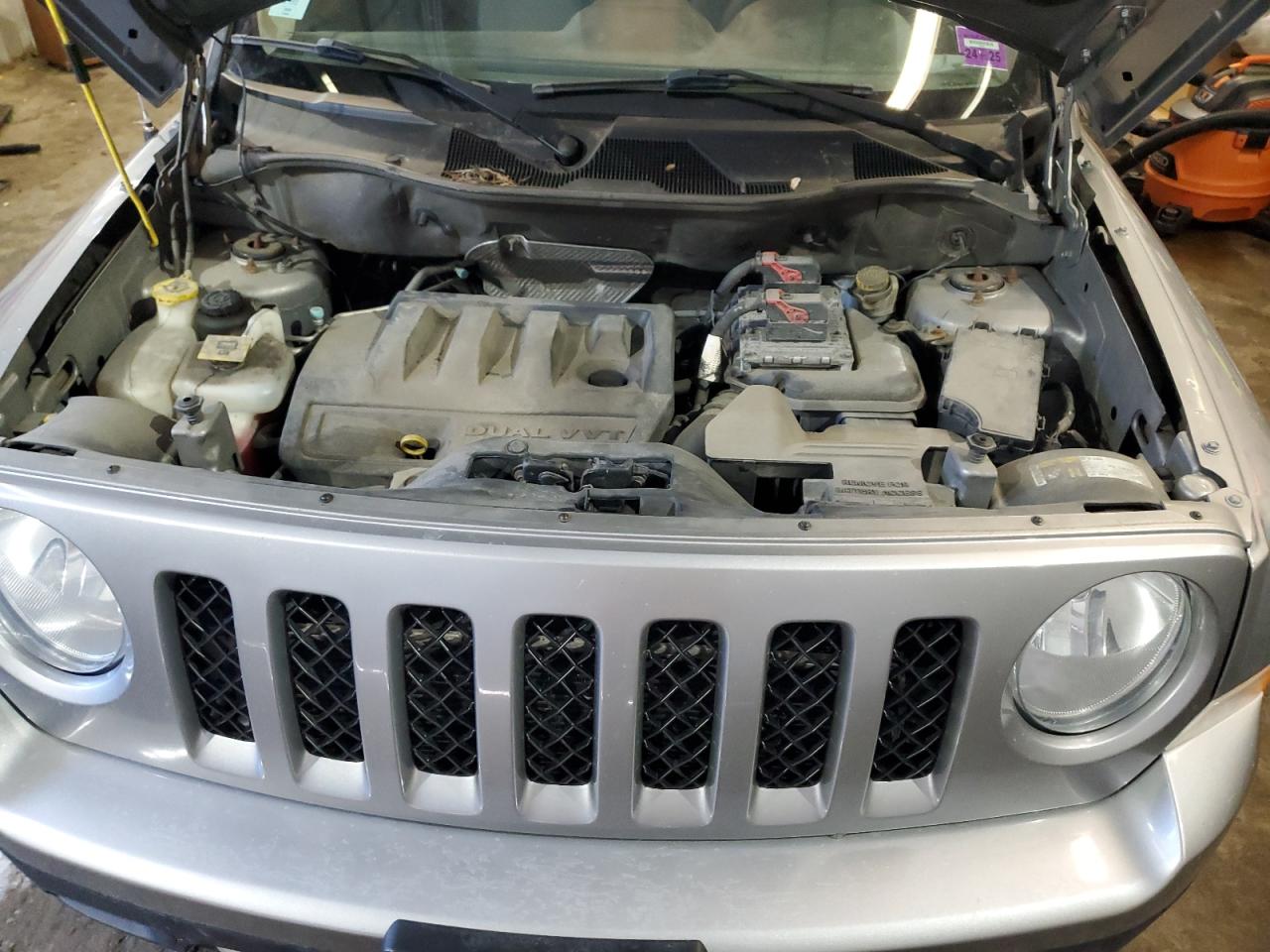 2015 Jeep Liberty (Patriot) - Image 12