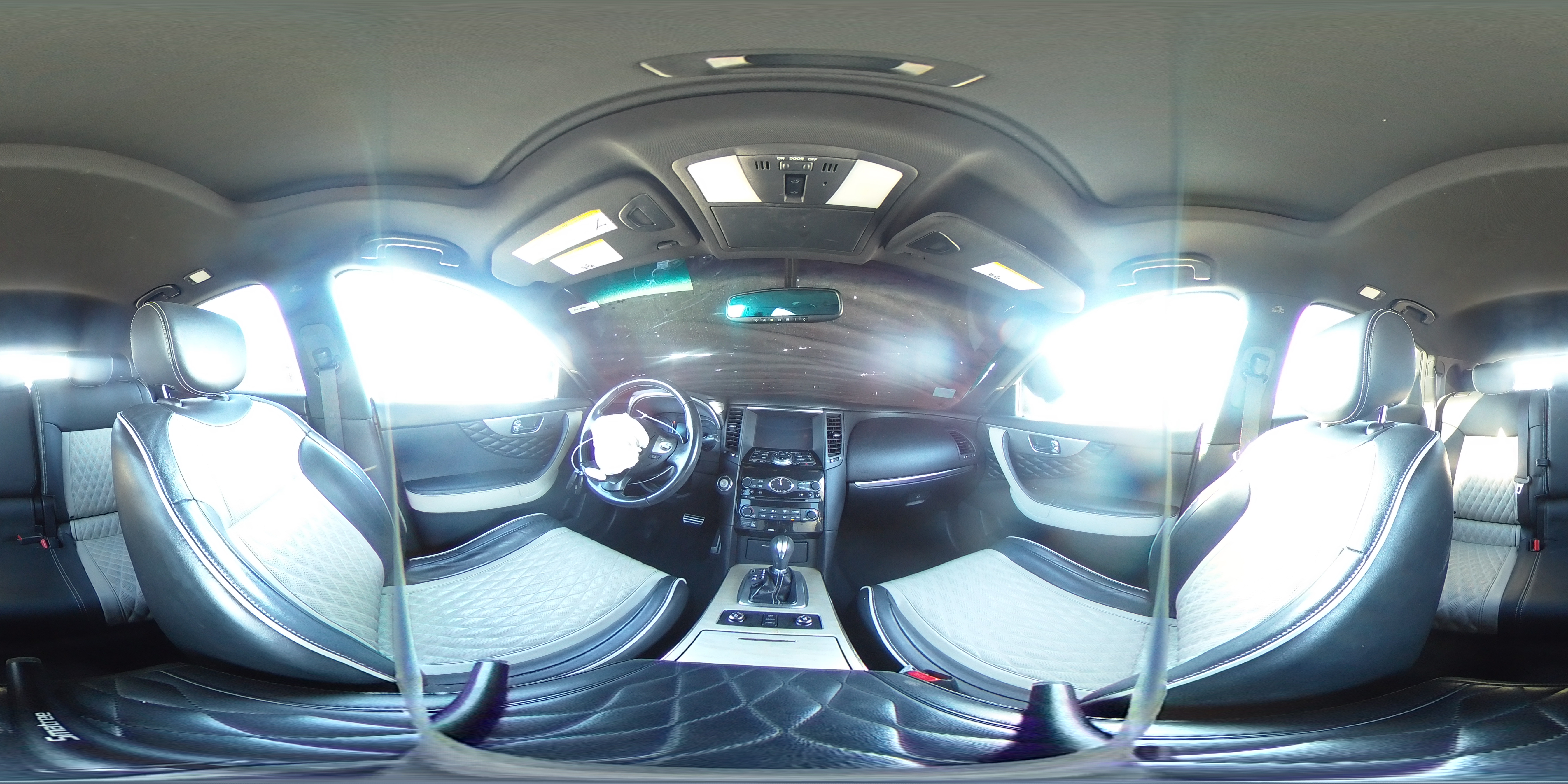 2017 Infiniti QX70 - Image 14