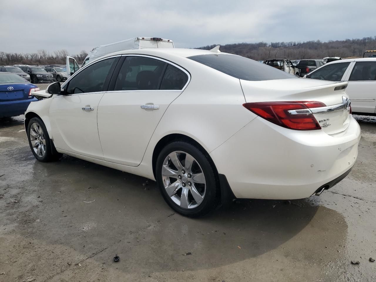 2014 Buick Regal - Image 2