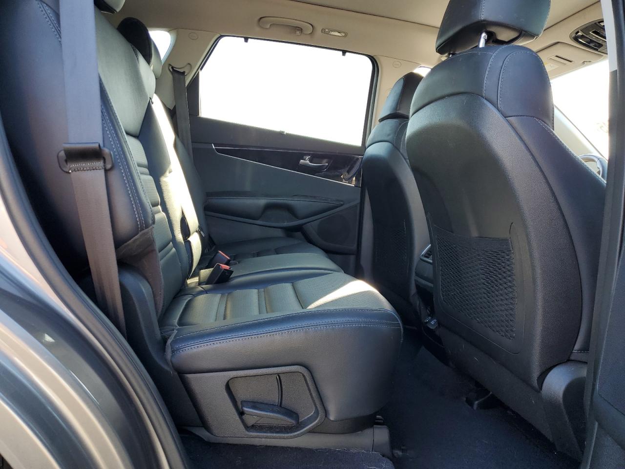 2018 Kia Sorento - Image 11