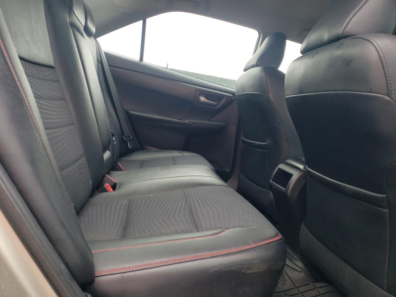 2015 Toyota Camry - Image 10