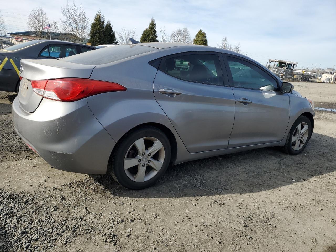 2011 Hyundai Elantra - Image 3