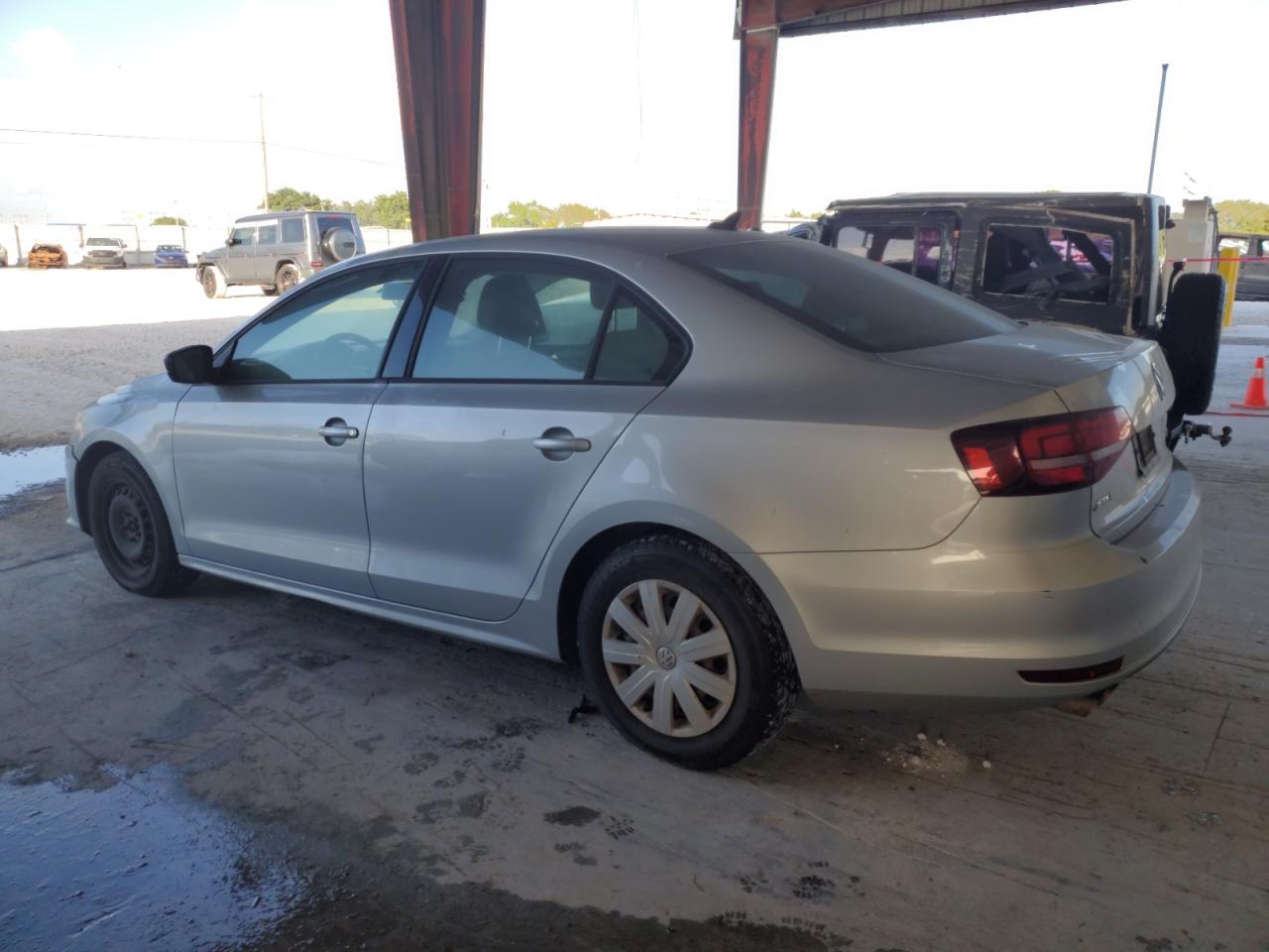 2016 Volkswagen Jetta - Image 2
