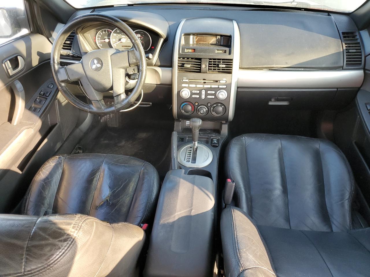 2005 Mitsubishi Galant - Image 8