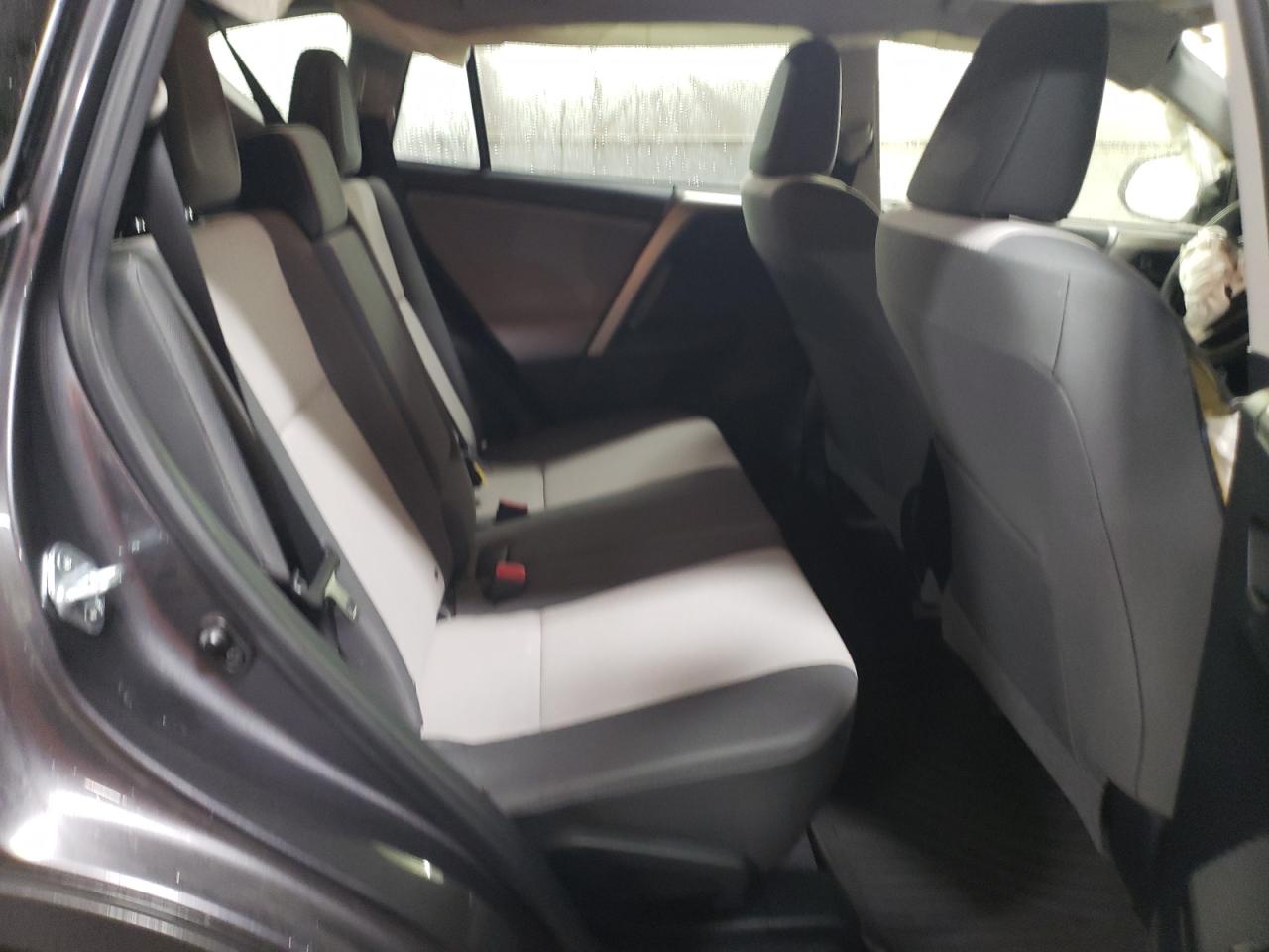 2015 Toyota RAV 4 - Image 10