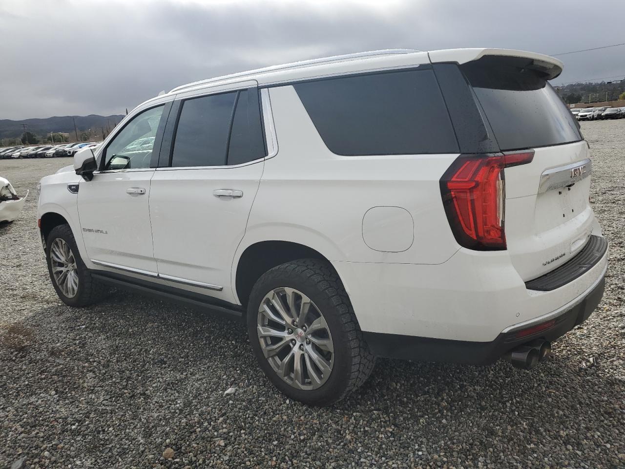 2022 GMC Yukon - Image 2