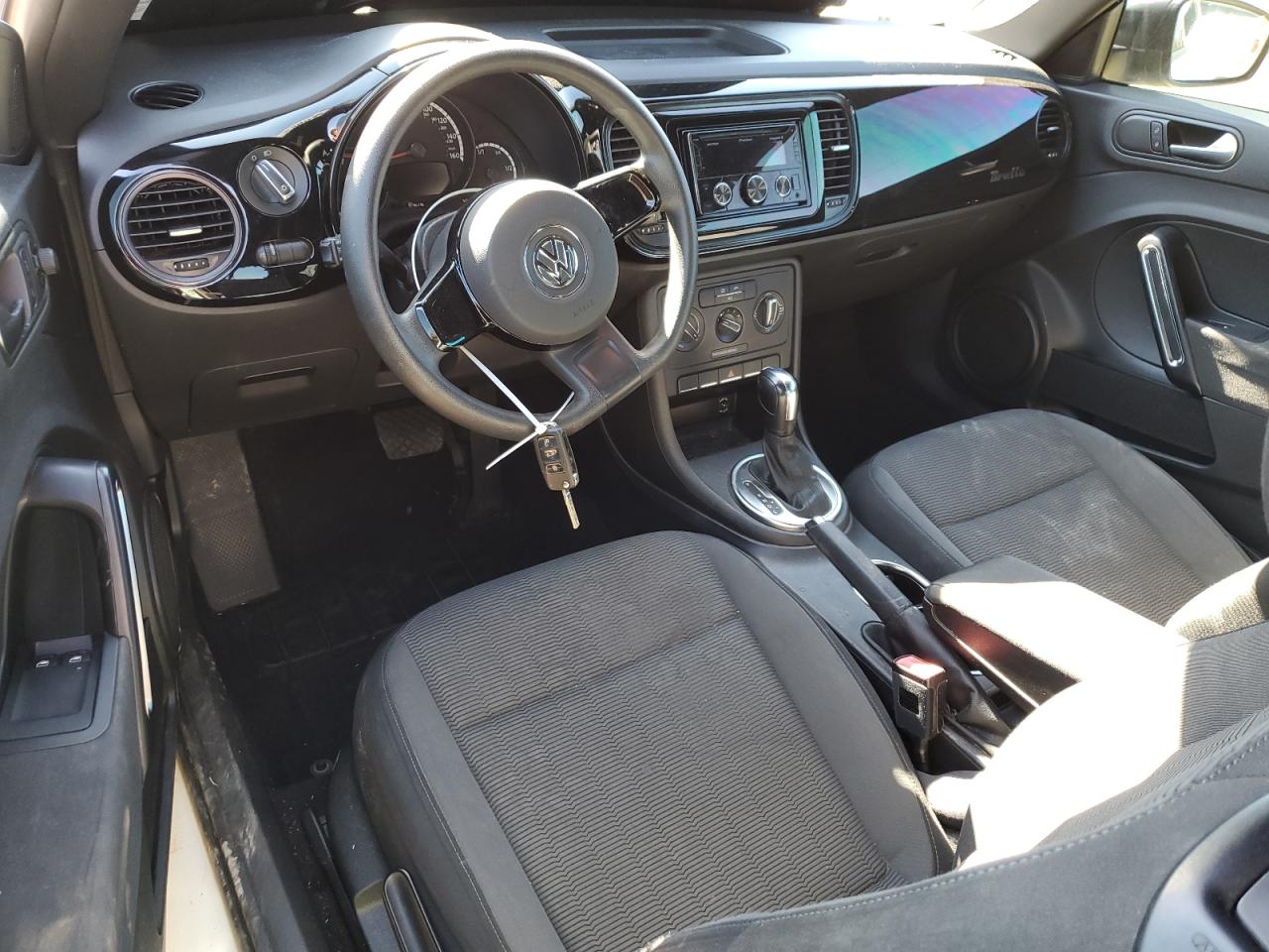 2014 Volkswagen Beetle - Image 8