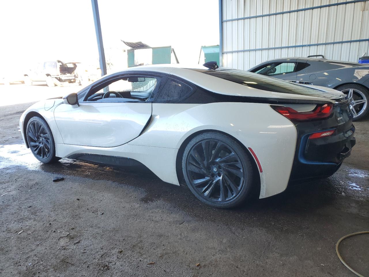 2016 BMW i8 - Image 2