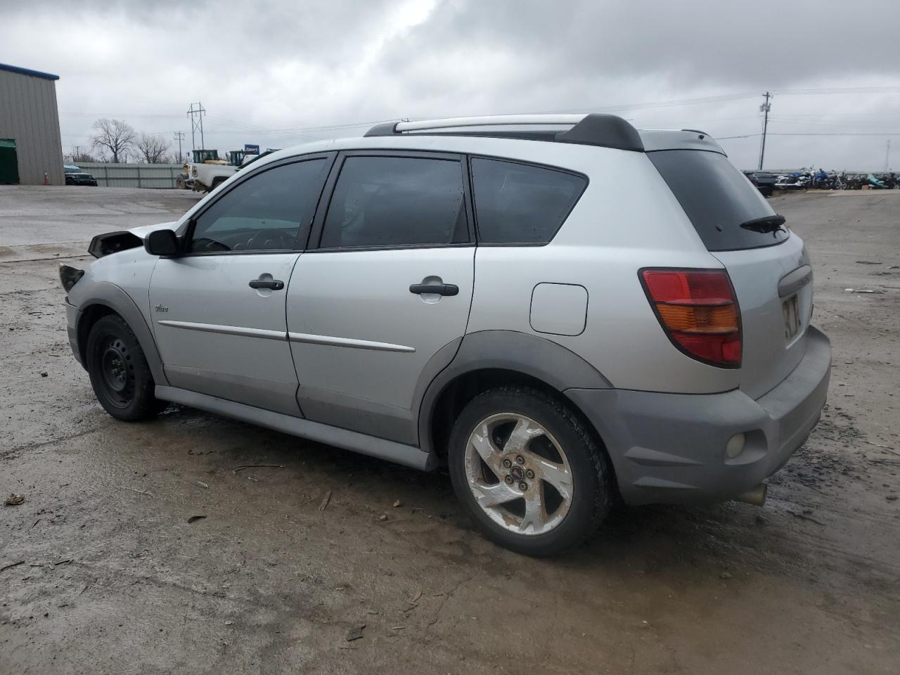 2008 Pontiac Vibe - Image 2