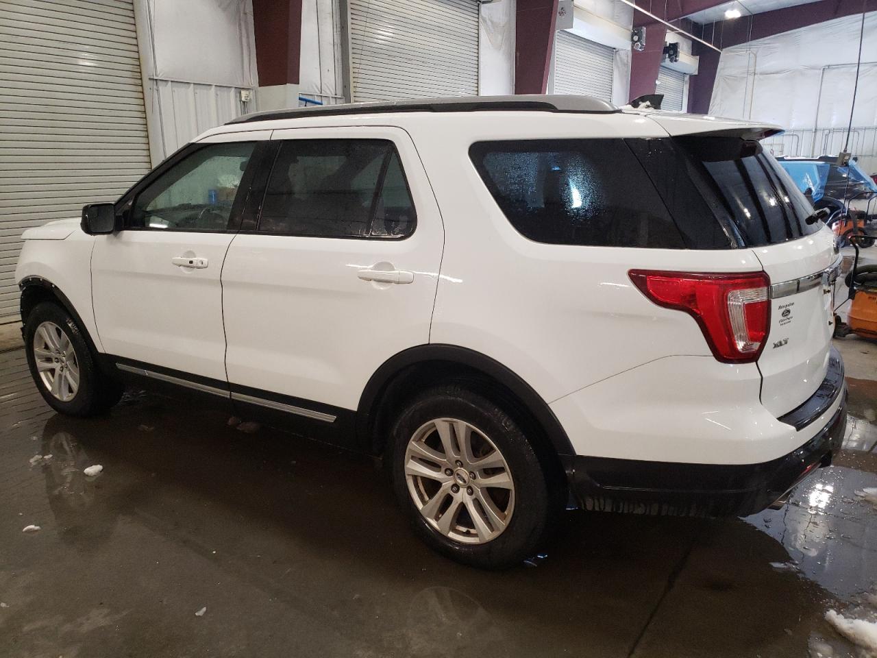 2019 Ford Explorer - Image 2