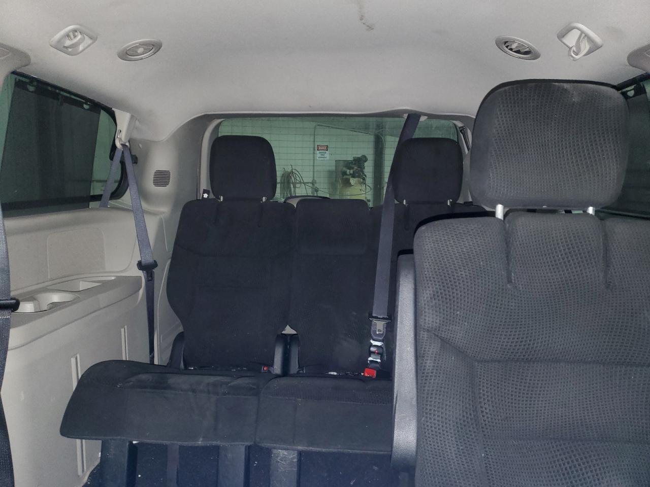 2016 Dodge Caravan - Image 10