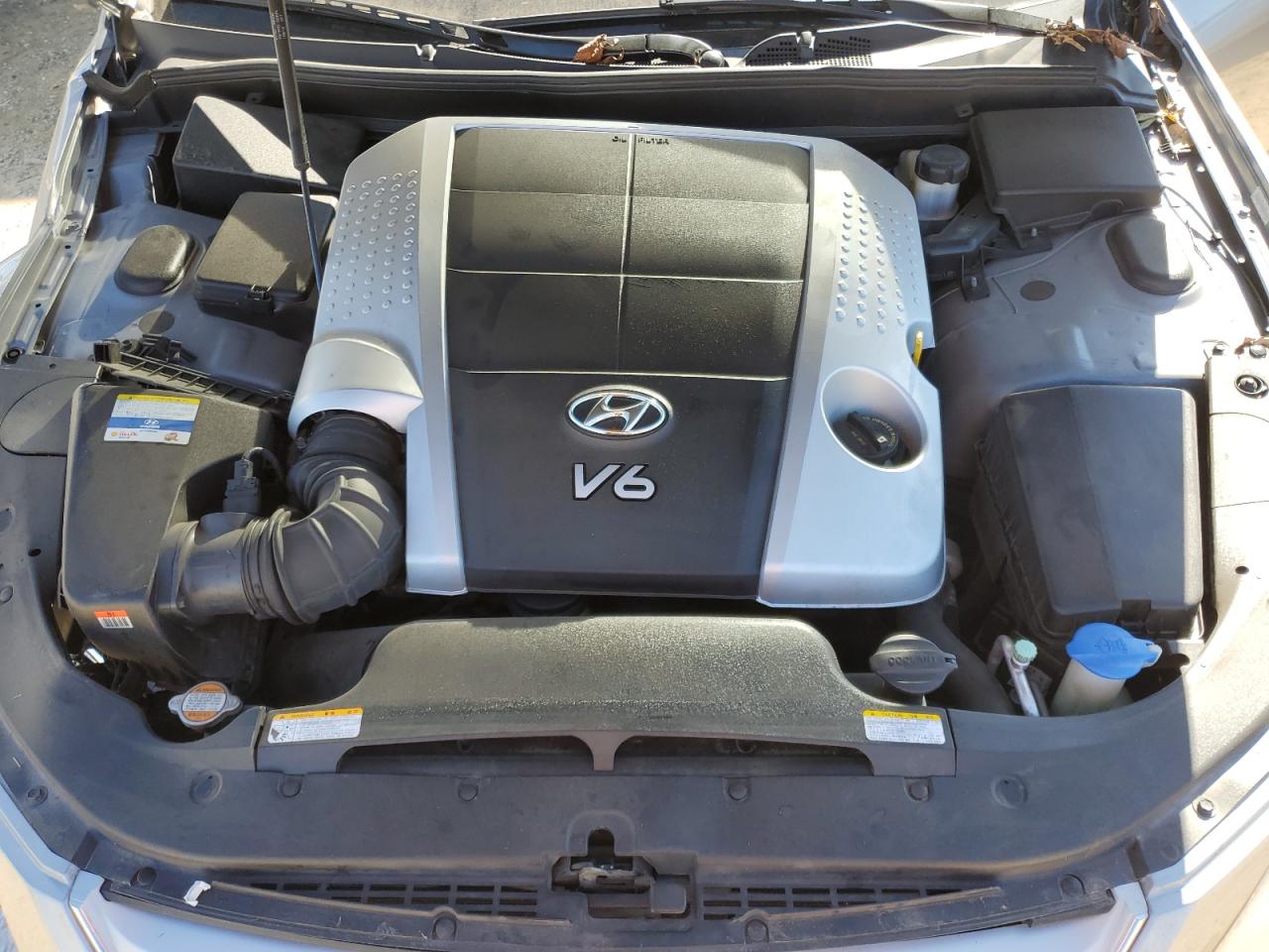 2011 Hyundai Genesis - Image 12