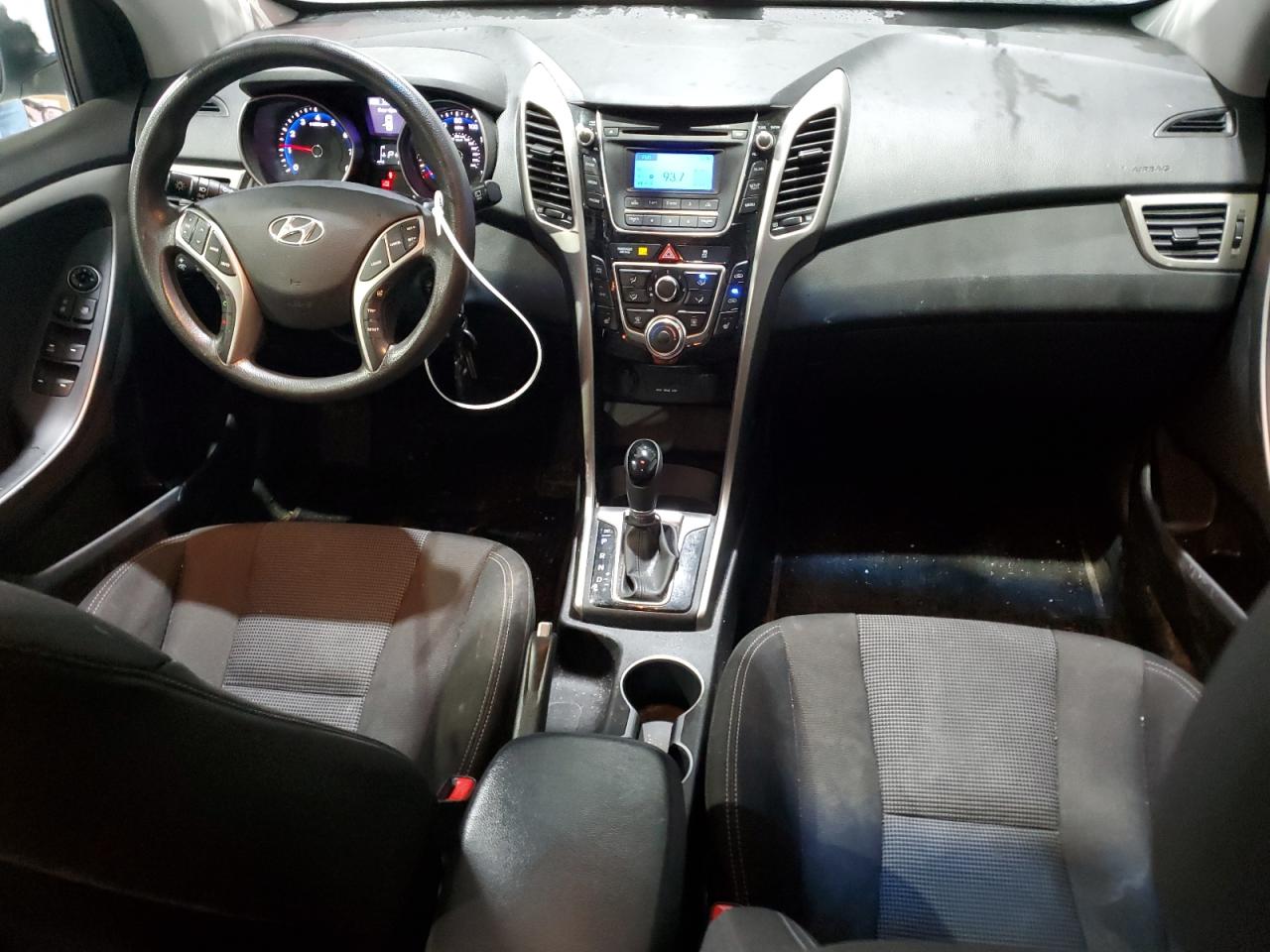2013 Hyundai Elantra - Image 8