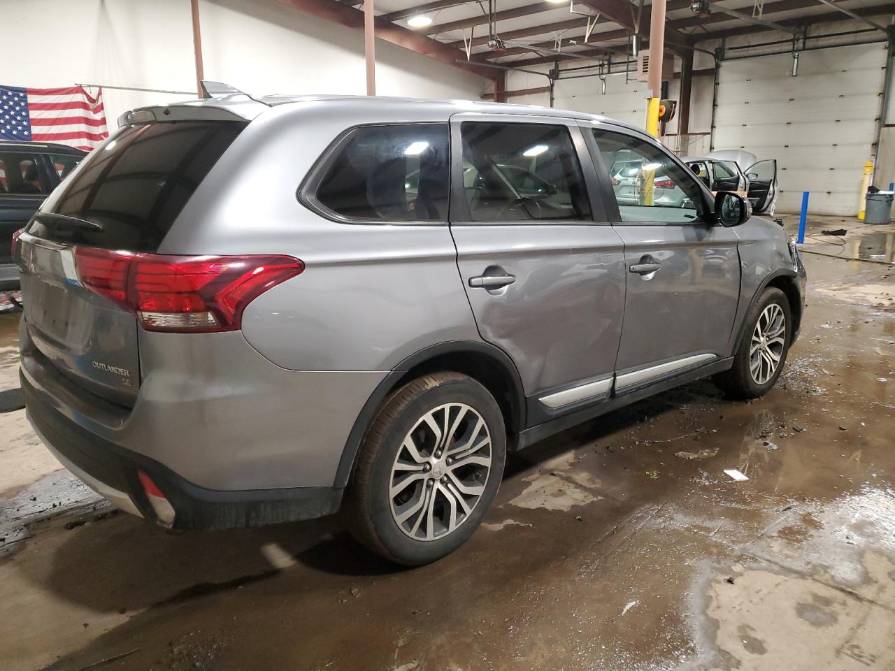 2017 Mitsubishi Outlander - Image 3