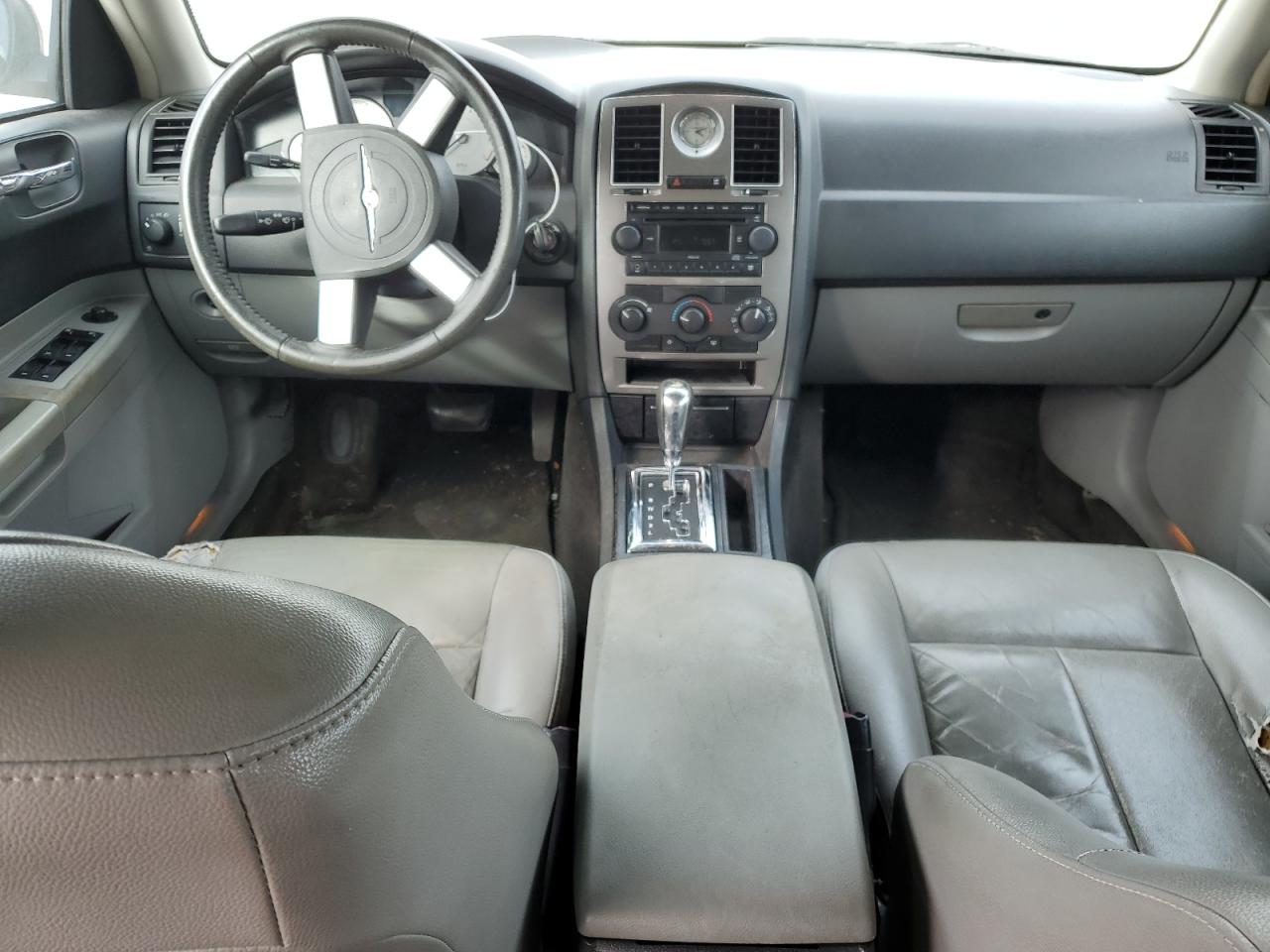 2006 Chrysler 300 - Image 8