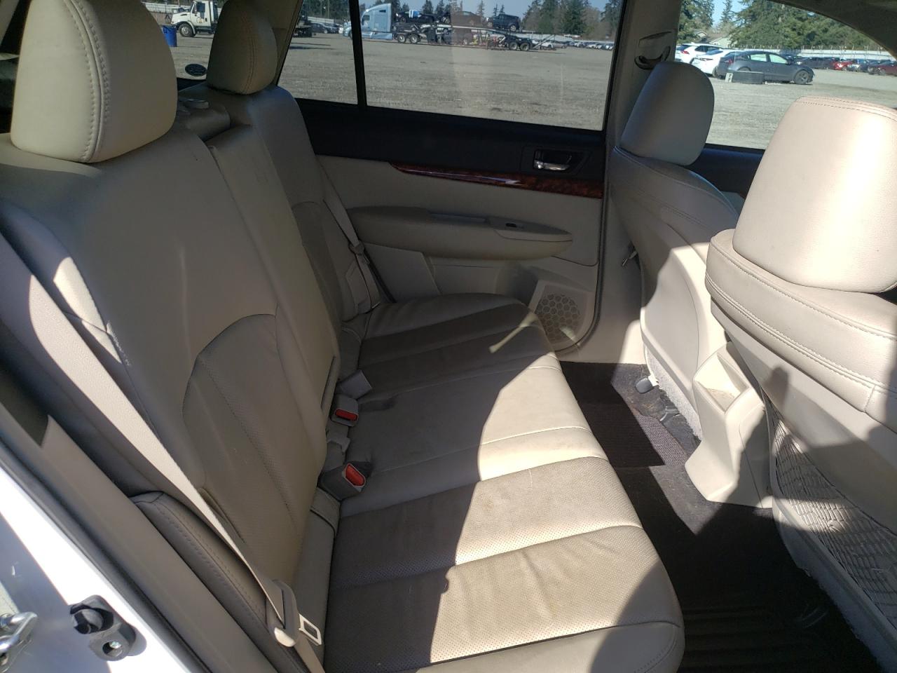 2011 Subaru Outback - Image 11