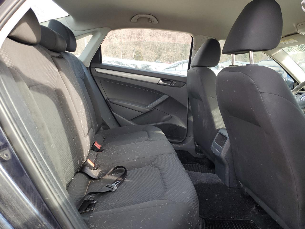 2015 Volkswagen Passat - Image 10
