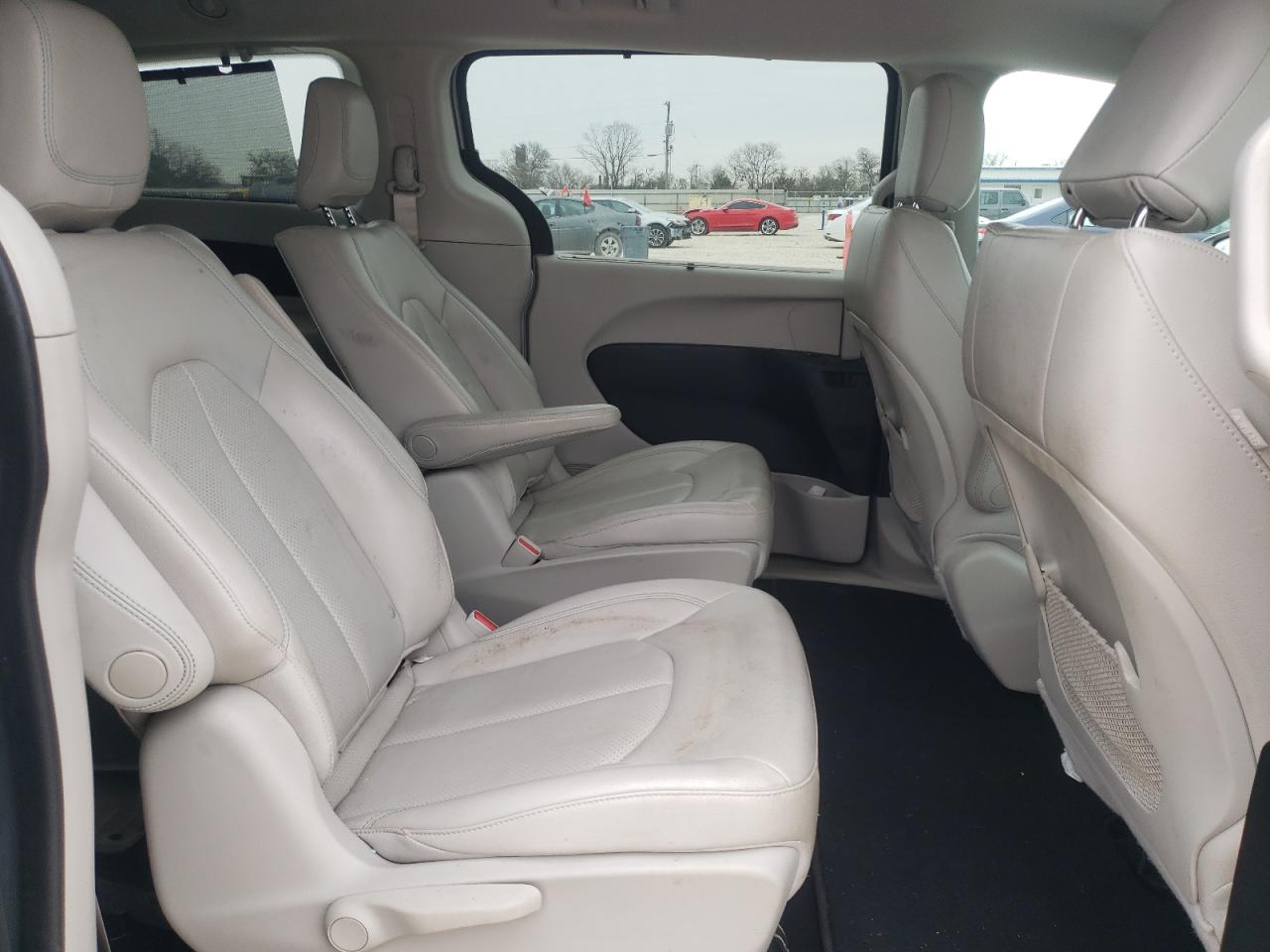 2018 Chrysler Pacifica - Image 11
