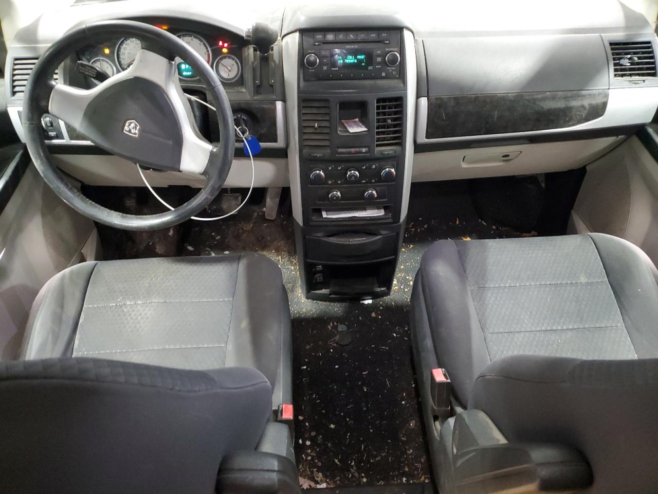2010 Dodge Caravan - Image 8