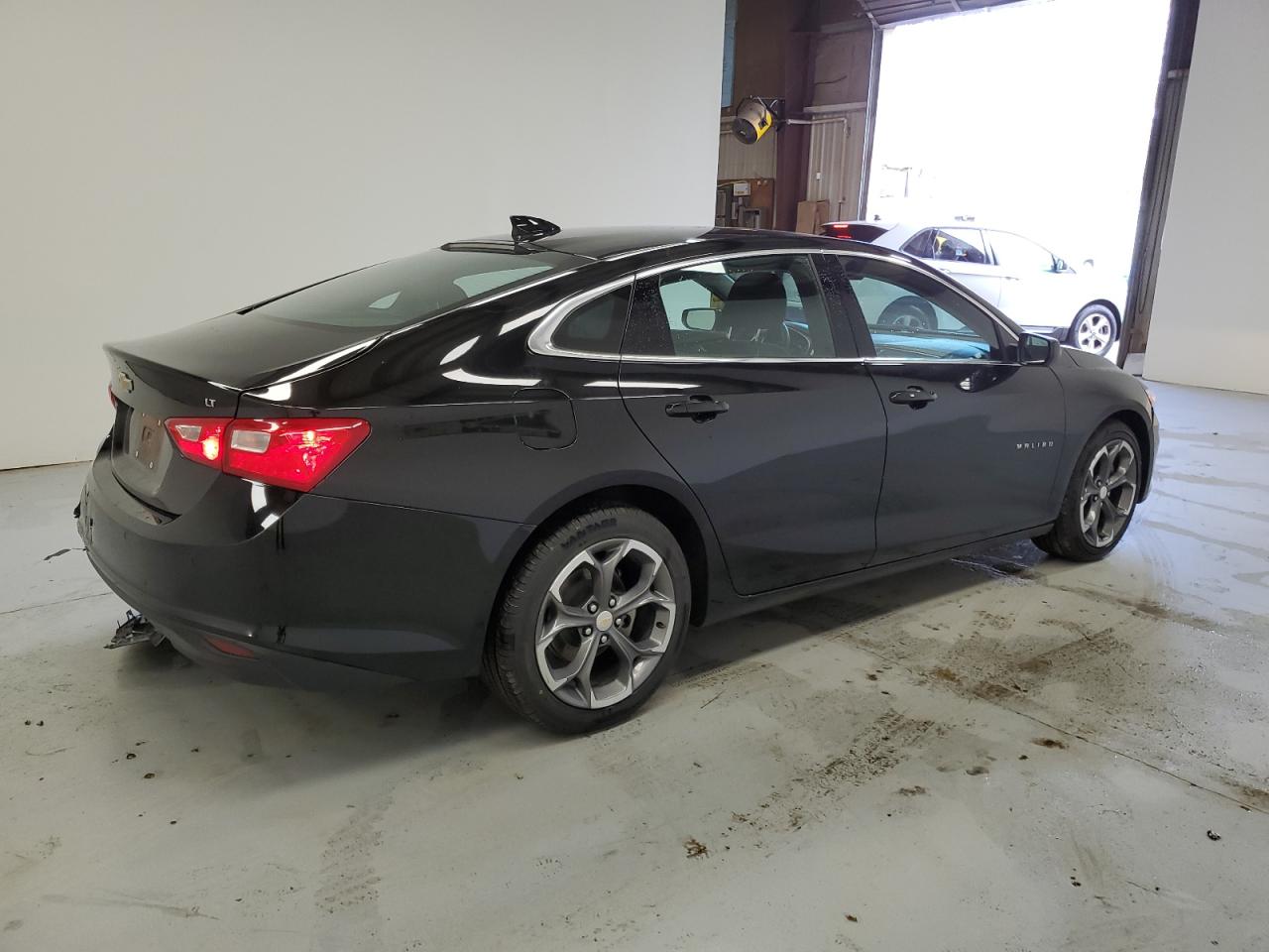 2023 Chevrolet Malibu - Image 3