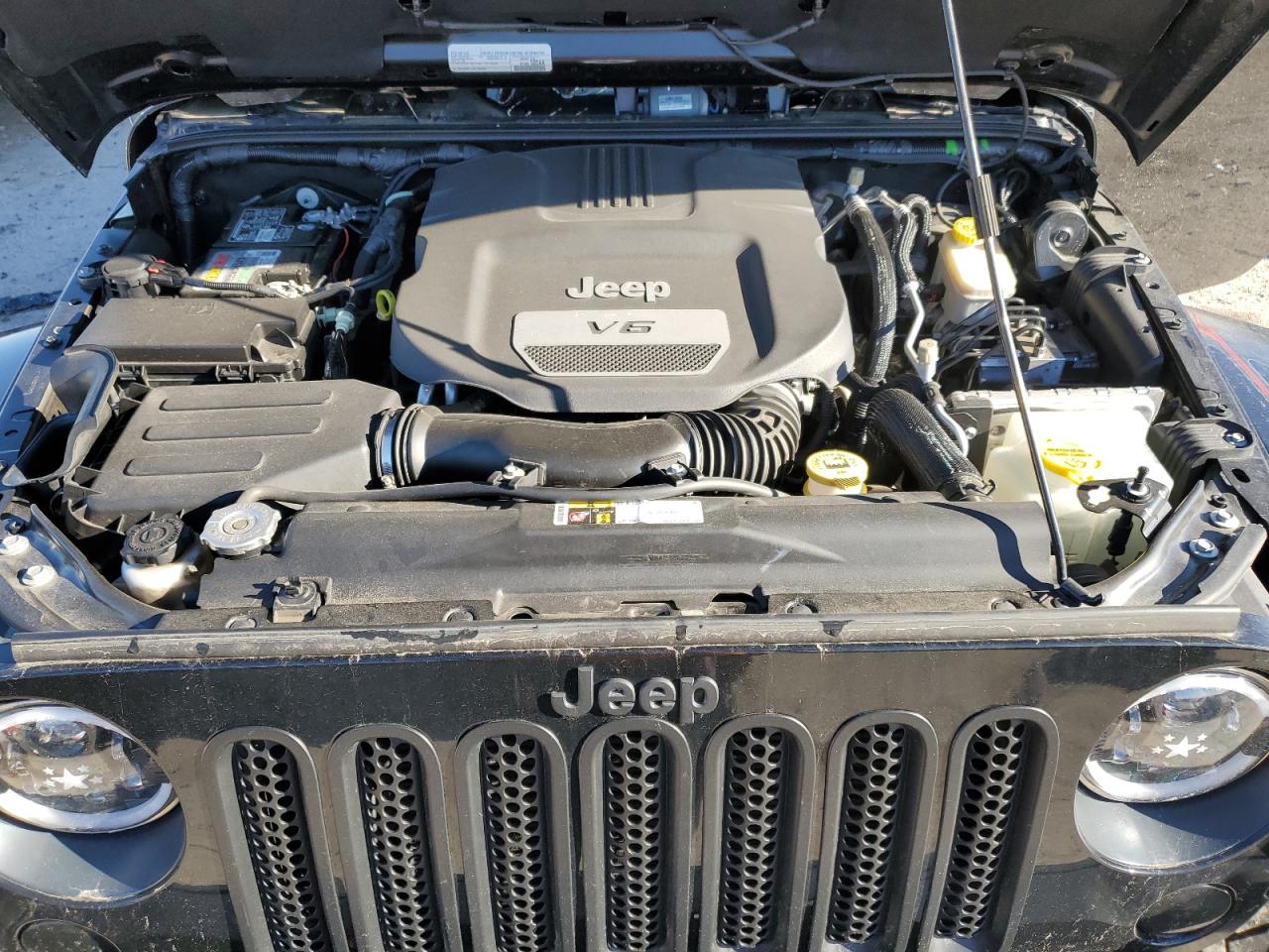 2016 Jeep Wrangler - Image 12