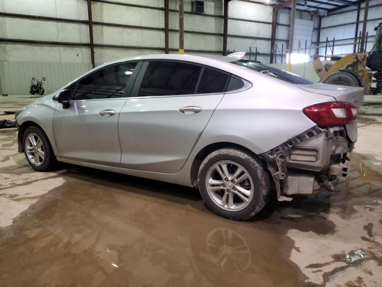 2018 Chevrolet Cruze - Image 2