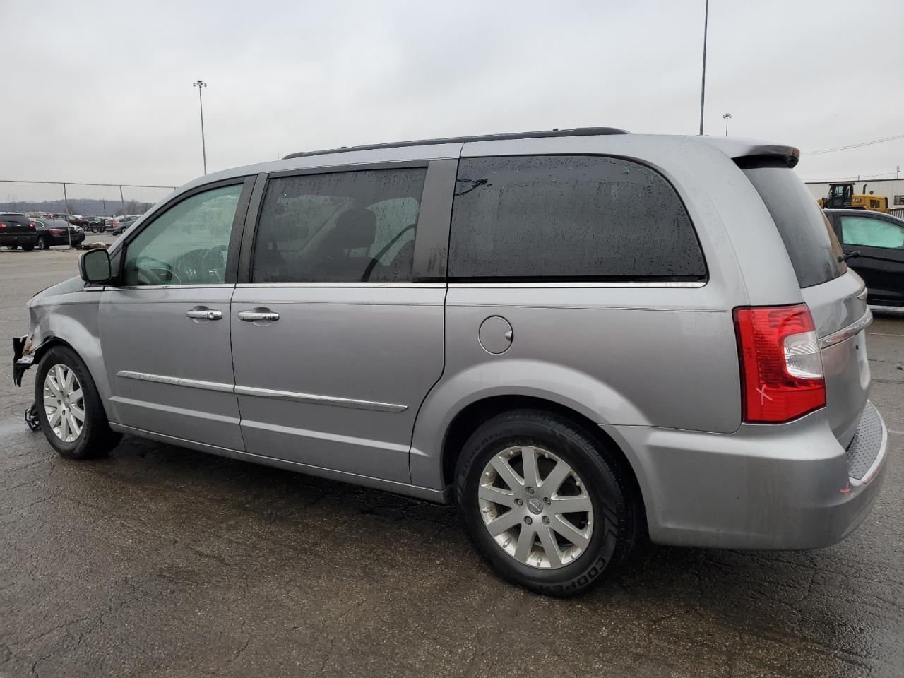 2015 Chrysler Town & Country - Image 2