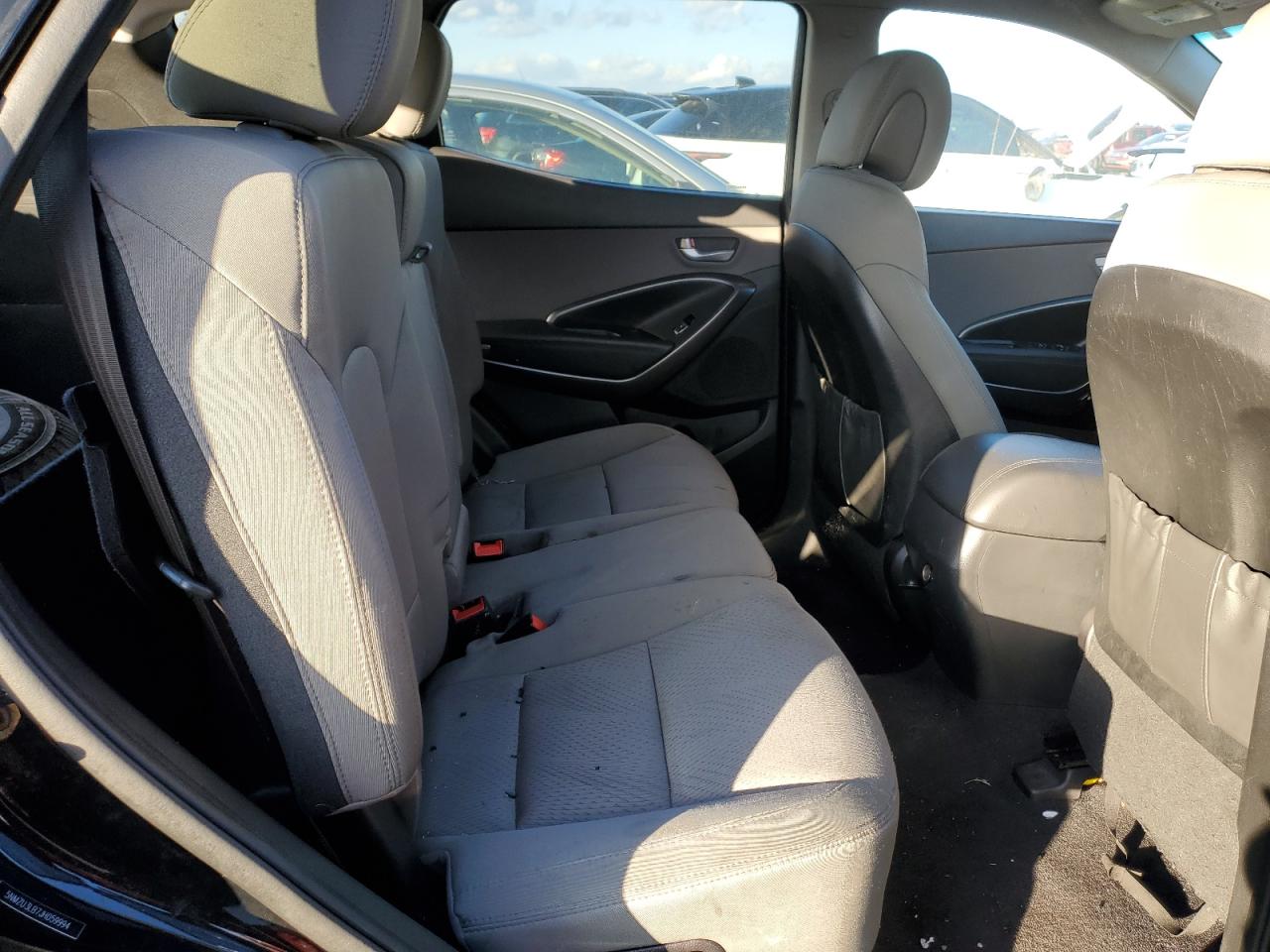 2018 Hyundai Santa Fe - Image 11