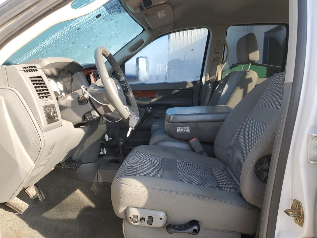 2006 Dodge RAM - Image 7
