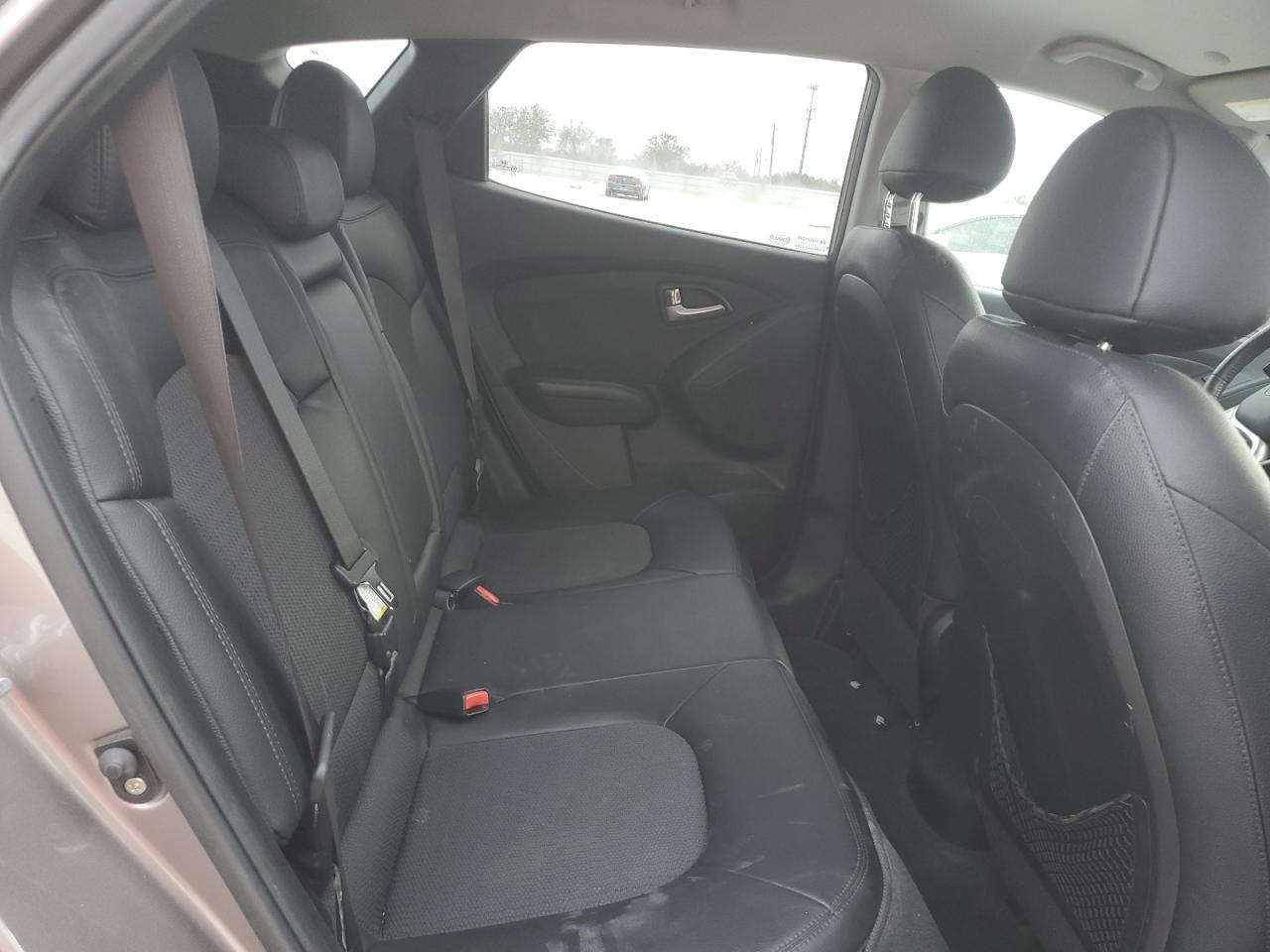 2012 Hyundai Tucson - Image 11