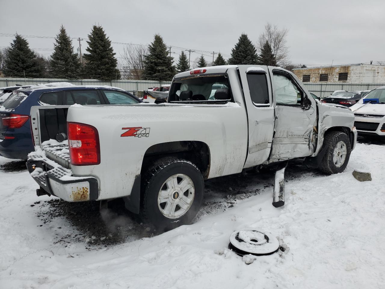 2011 Chevrolet Silverado - Image 3