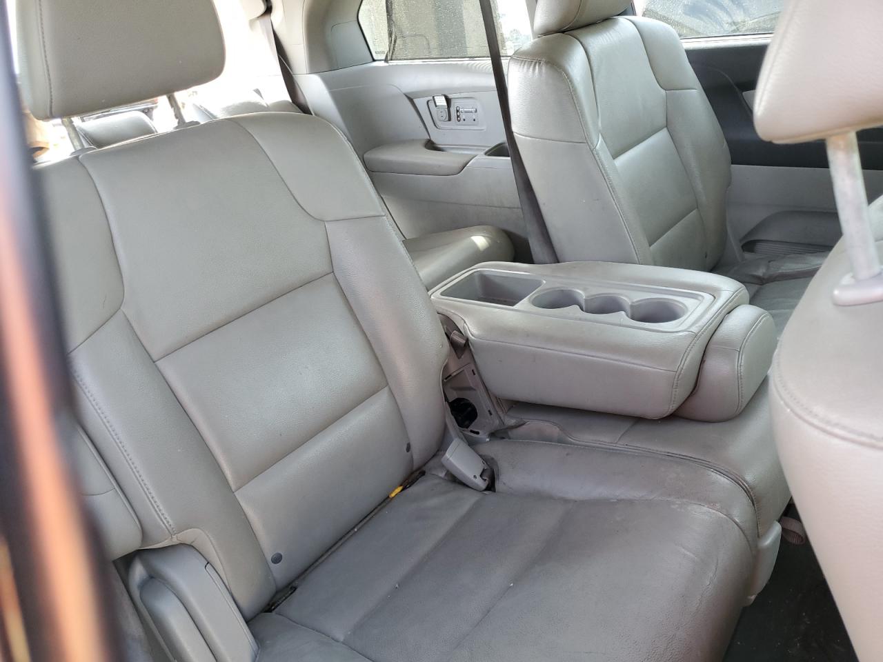 2015 Honda Odyssey - Image 11