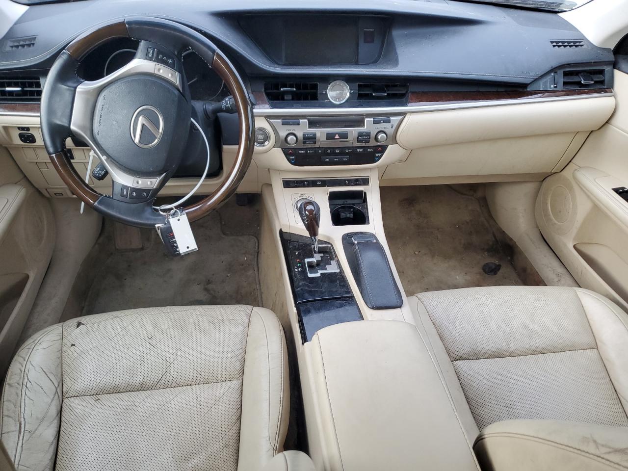 2015 Lexus ES - Image 8