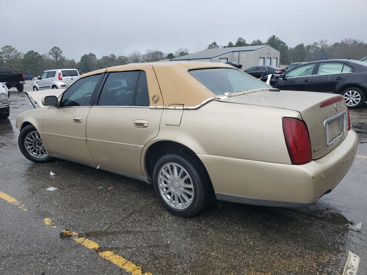 2005 Cadillac De Ville - Image 2