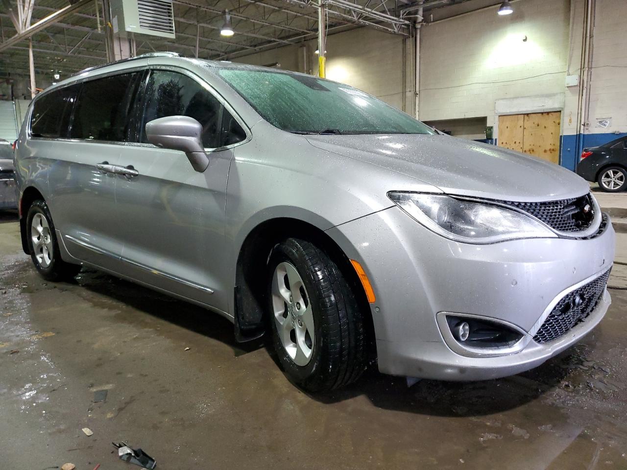 2017 Chrysler Pacifica - Image 4
