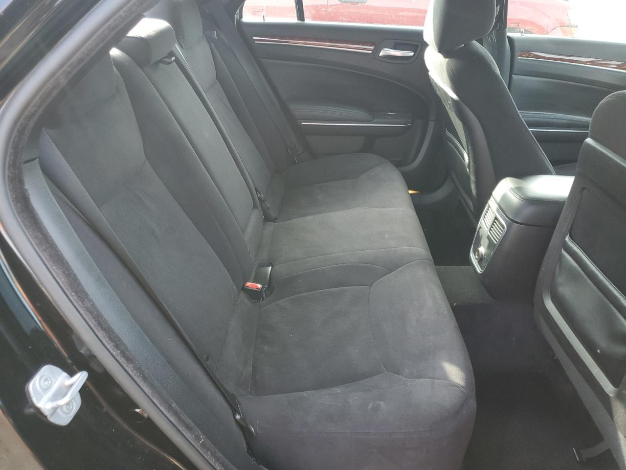 2012 Chrysler 300 - Image 10