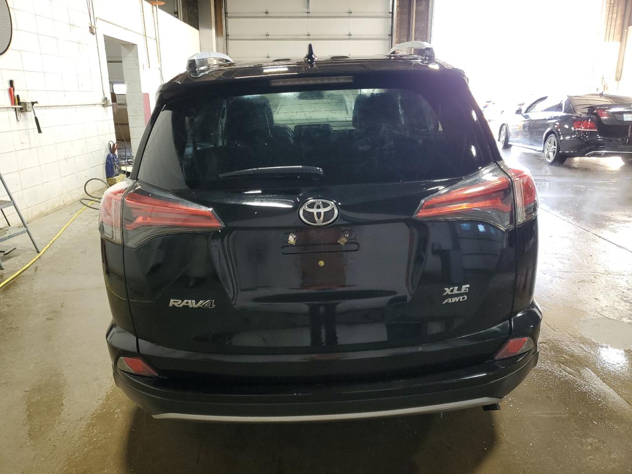 2018 Toyota RAV 4 - Image 6