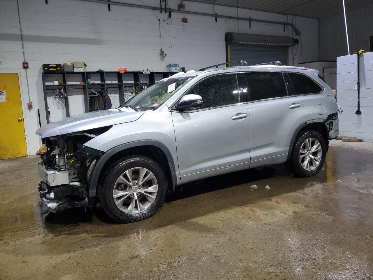 2015 Toyota Highlander - Image 1