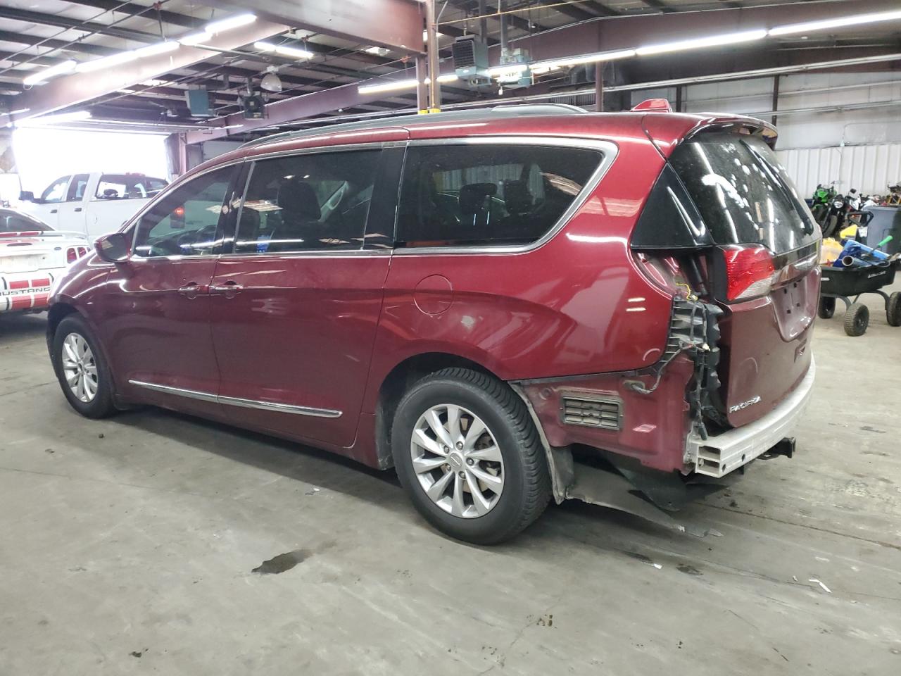 2017 Chrysler Pacifica - Image 2