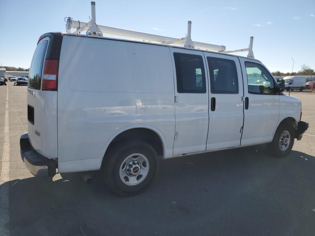 2017 GMC Savana - Image 3
