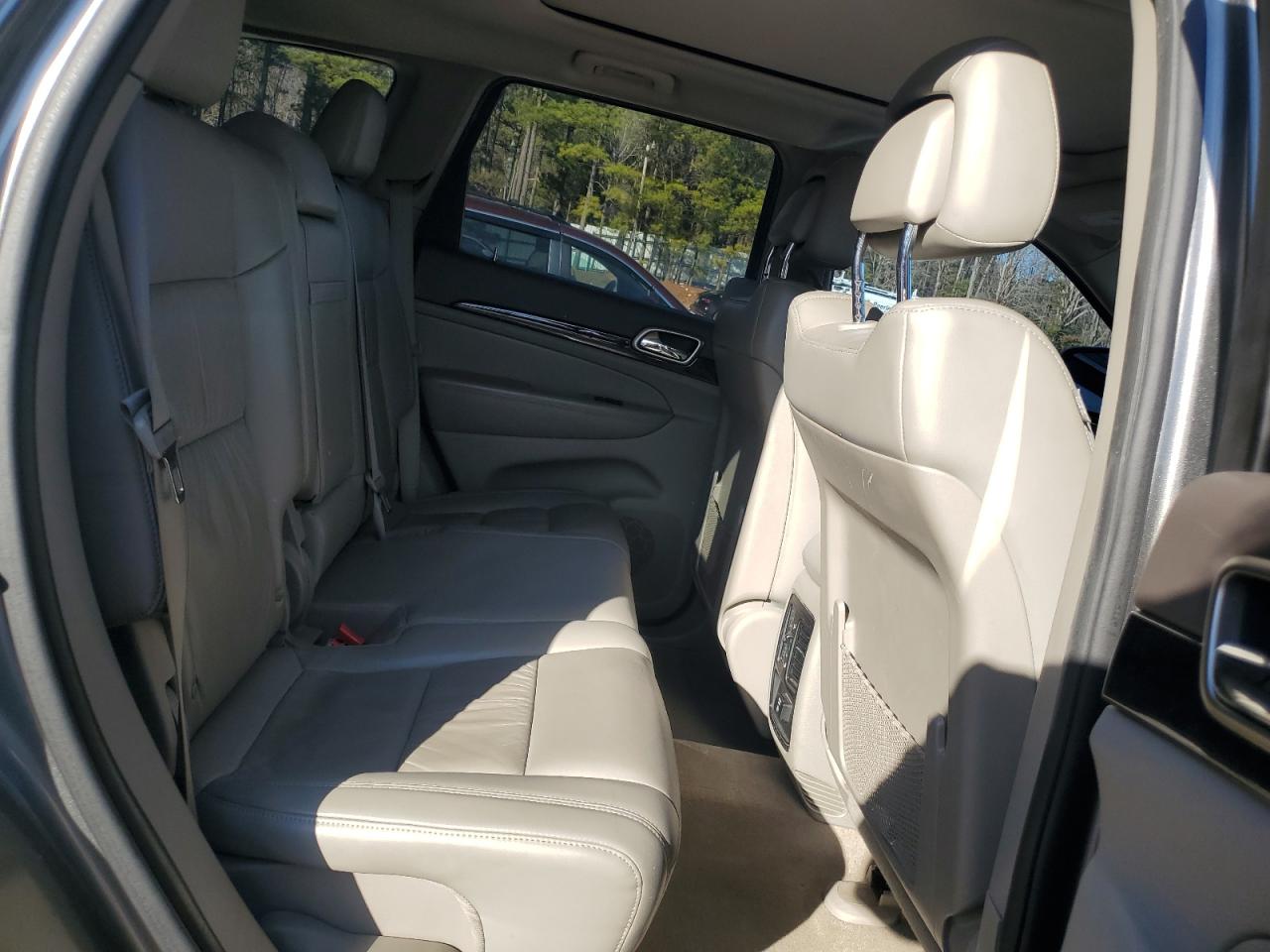 2011 Jeep Grand Cherokee - Image 11