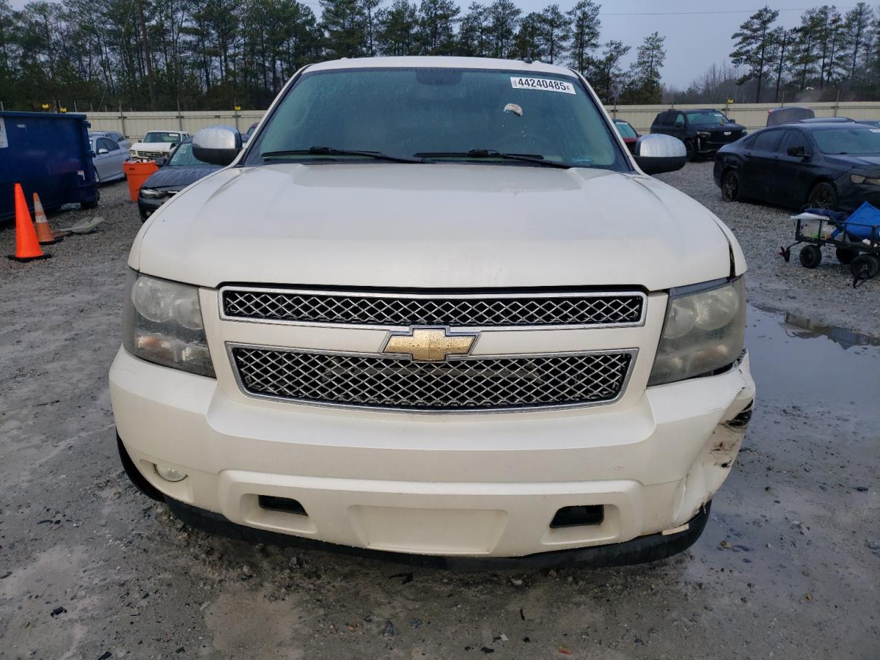 2011 Chevrolet Suburban - Image 5