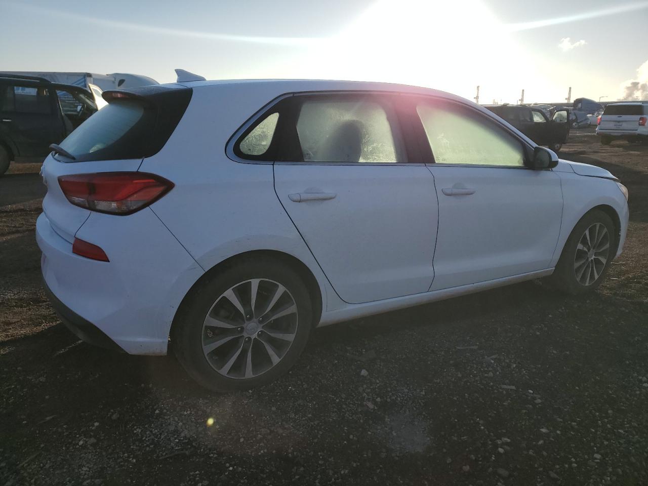 2020 Hyundai Elantra - Image 3